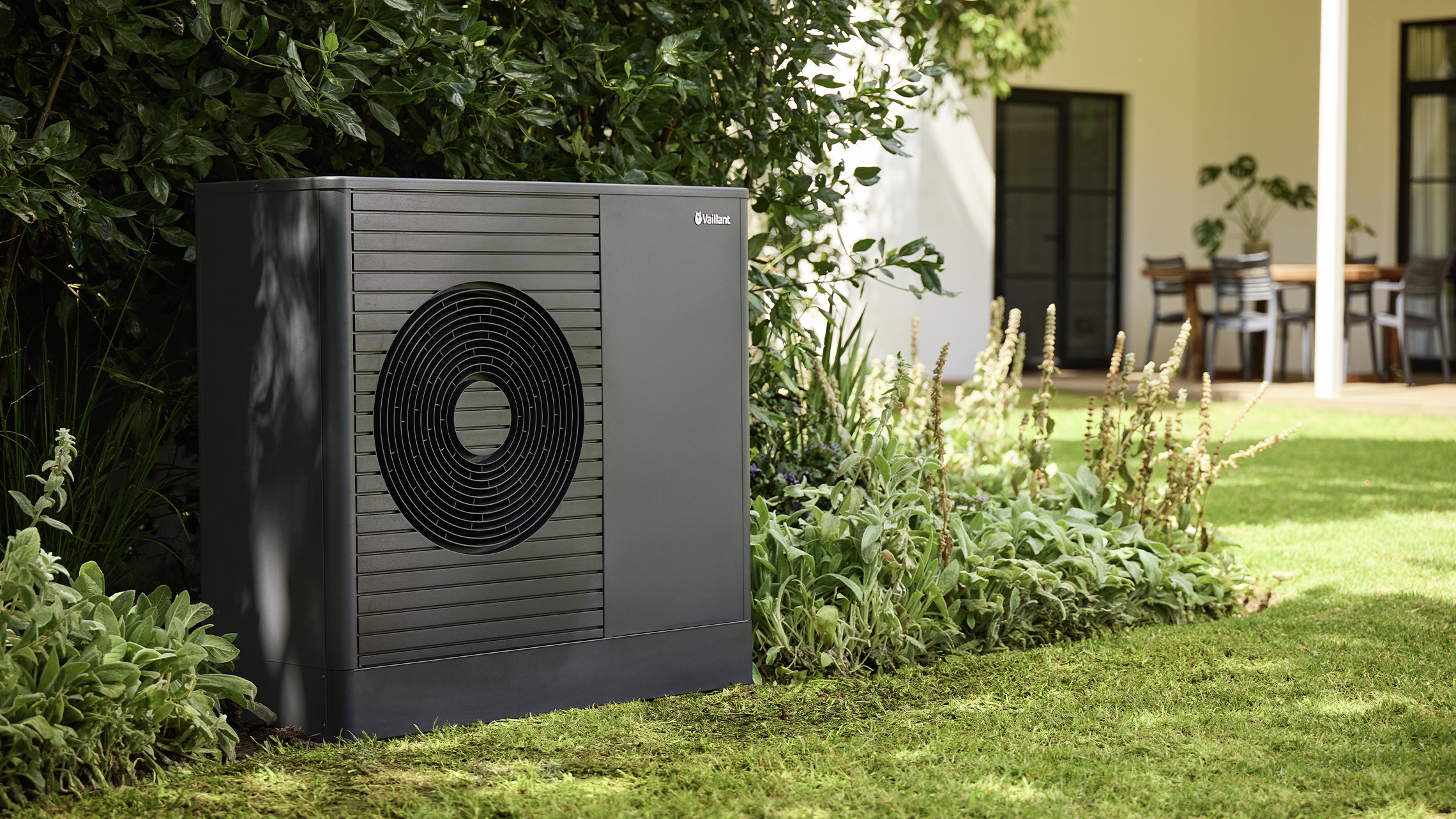 Thumbnail 3 van de Vaillant aroTHERM Plus VWL 55/8.1 A | All-Electric Warmtepomp
